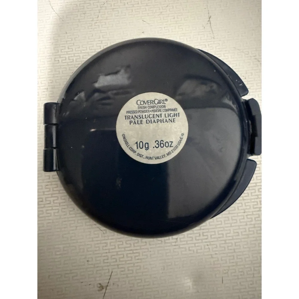 CoverGirl Fresh Complexion Pressed Powder Translucent Light Makeup w/ Applicator